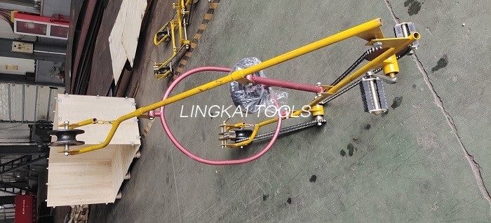 Cărucior electric de inspecție pentru linii aeriene pentru instrumente de transmisie cu cărucior de inspecție cu un singur conductor