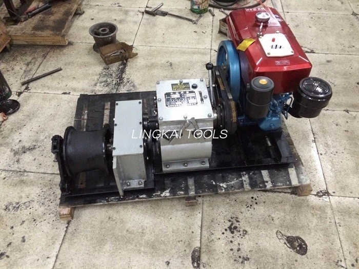 Extractor de troliu cu cablu acționat cu cureaua cu motor HONDA pentru construcția de linii